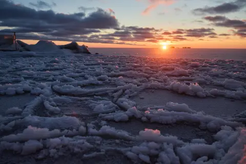 Зимнее солнцестояние — море зима