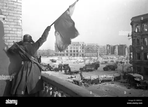 2 февраля день разгрома фашистских войск в сталинградской битве